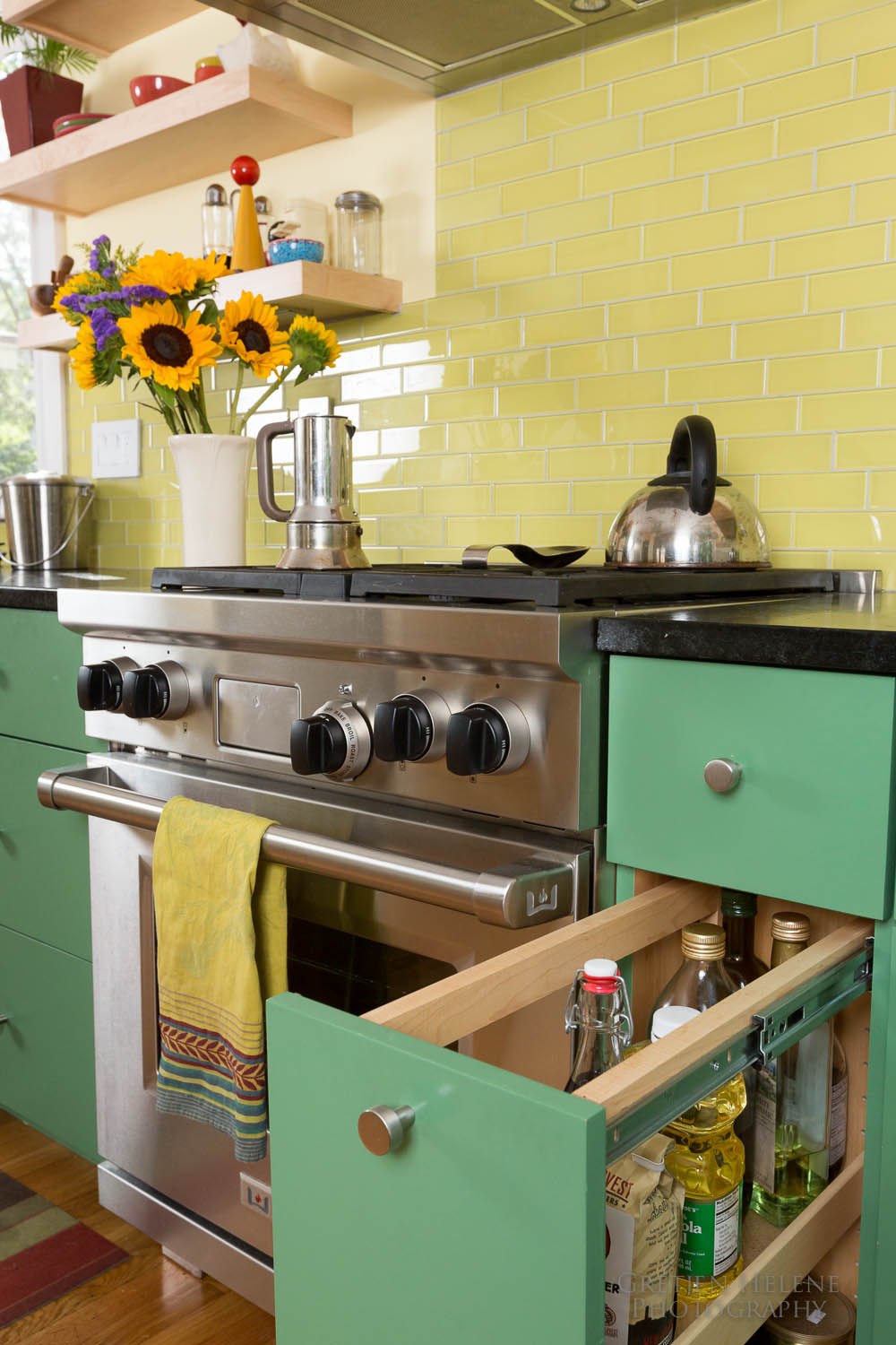Pantry pullout for convenient cooking